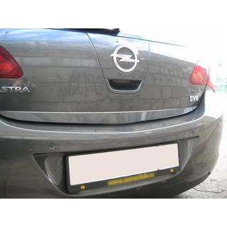 Nerjaveča zaščitna letvica roba prtljažnika Opel Astra J 2009–2015 fotografija 3