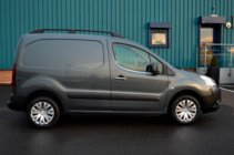 Peugeot Partner Tepee 2008–2018 Okenske obrobe (2 kos, nerjaveče jeklo) OmsaLine - italijansko nerjavno jeklo fotografija 2