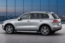 Volkswagen Touareg 2010–2018 Bočne stopnice Maya V2 (2 kosa, aluminij) fotografija 1