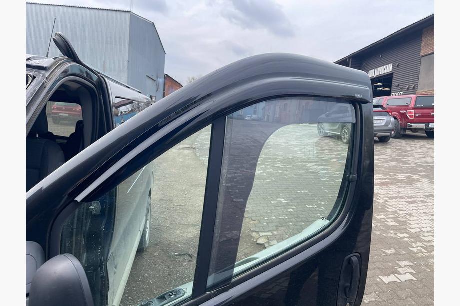 Opel Vivaro 2001–2015 Vetrni deflektorji za okna (2 kos, Niken) Fotografija 2