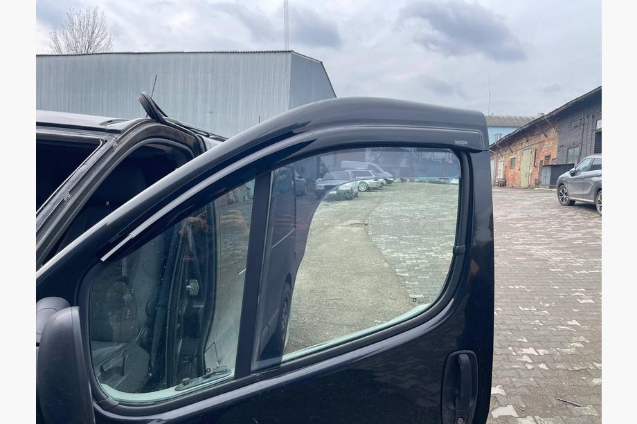 Opel Vivaro 2001–2015 Vetrni deflektorji za okna (2 kos, Niken) Fotografija 3