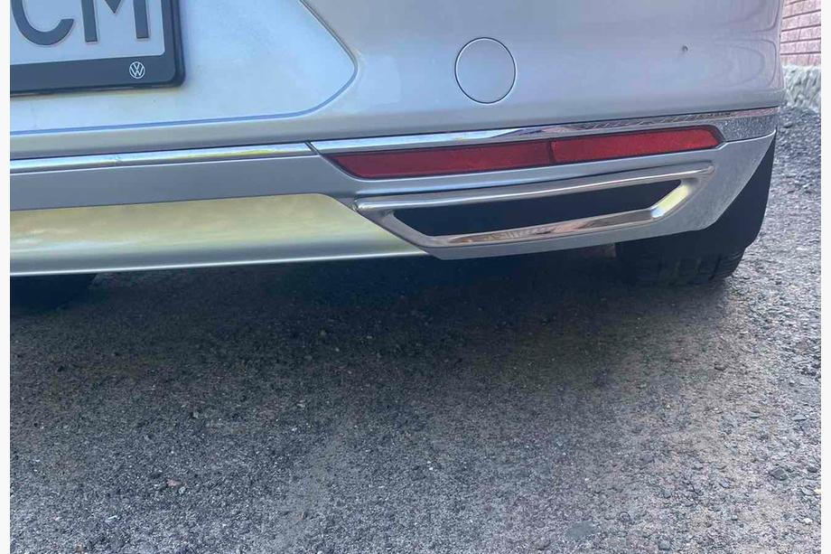 Volkswagen Passat B8 2015–2023 Okrasni nastavki – imitacija izpuha SD/SW (2015-2018, 2 kos, nerjavno jeklo) Carmos - turško nerjaveče jeklo Image