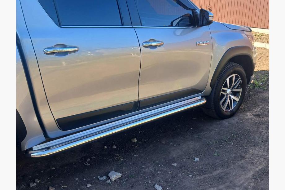 Toyota Hilux 2015– Bočne stopnice KB001 (nerjavno jeklo) 60 mm Fotografija 4