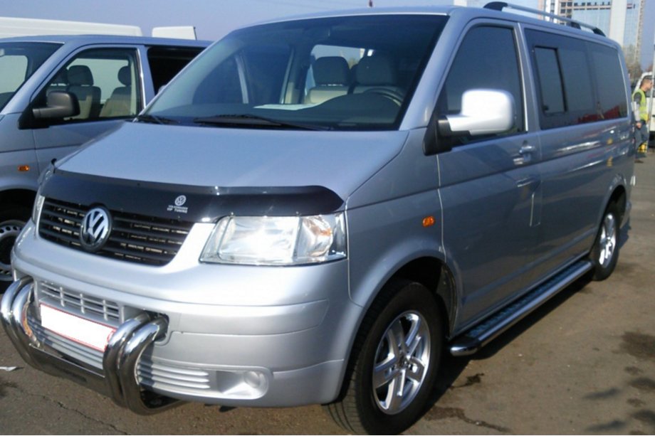 Volkswagen T5 Transporter 2003–2010 Sprednji zaščitni lok (bullbar) ST006-04 "Nostrils" (nerjaveče jeklo) Fotografija 4