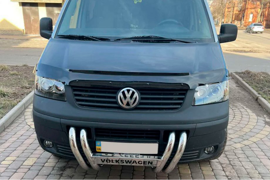 Volkswagen T5 Transporter 2003–2010 Sprednji zaščitni lok (bullbar) ST006-04 "Nostrils" (nerjaveče jeklo) Fotografija 2