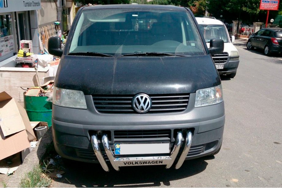 Volkswagen T5 Transporter 2003–2010 Sprednji zaščitni lok (bullbar) ST006-04 "Nostrils" (nerjaveče jeklo) Fotografija 3