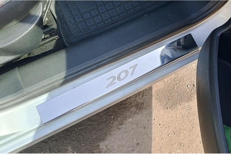 Peugeot 207 2006–2014 Zaščitne letve za pragove Carmos (4 kosi, nerjavno jeklo) Image