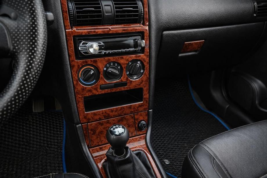 Opel Astra G Classic 1998–2012 Obloge armaturne plošče Karbon Image
