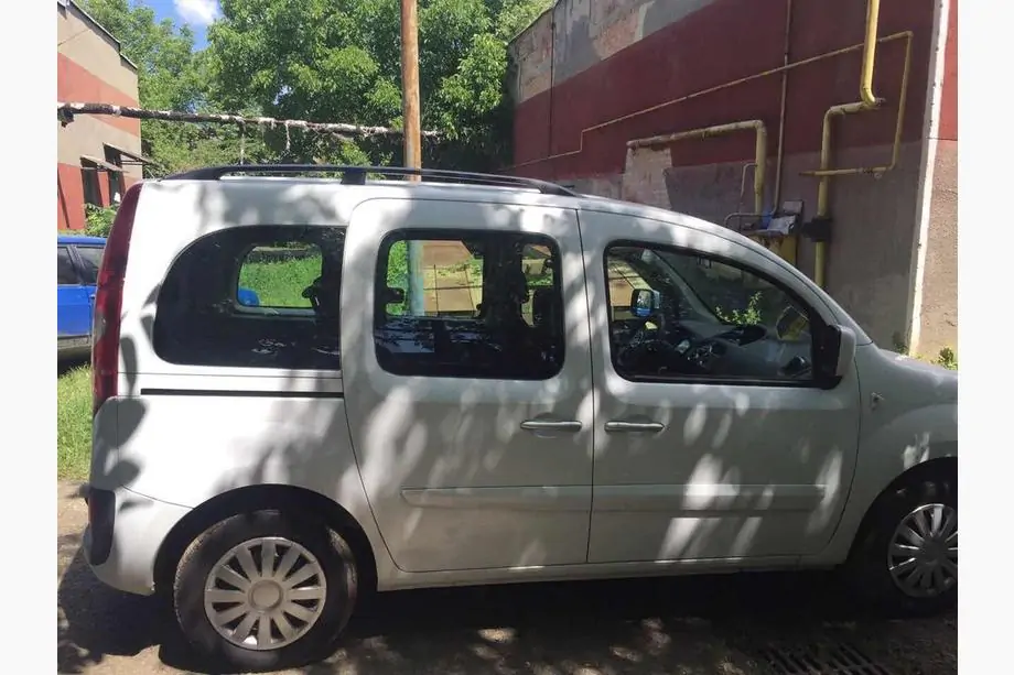 Renault Kangoo 2008–2020 Črne strešne vzdolžne letve Fotografija 3