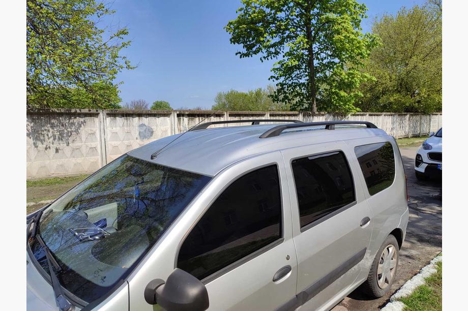 Renault Logan MCV 2005–2013 Črne strešne vzdolžne letve Image