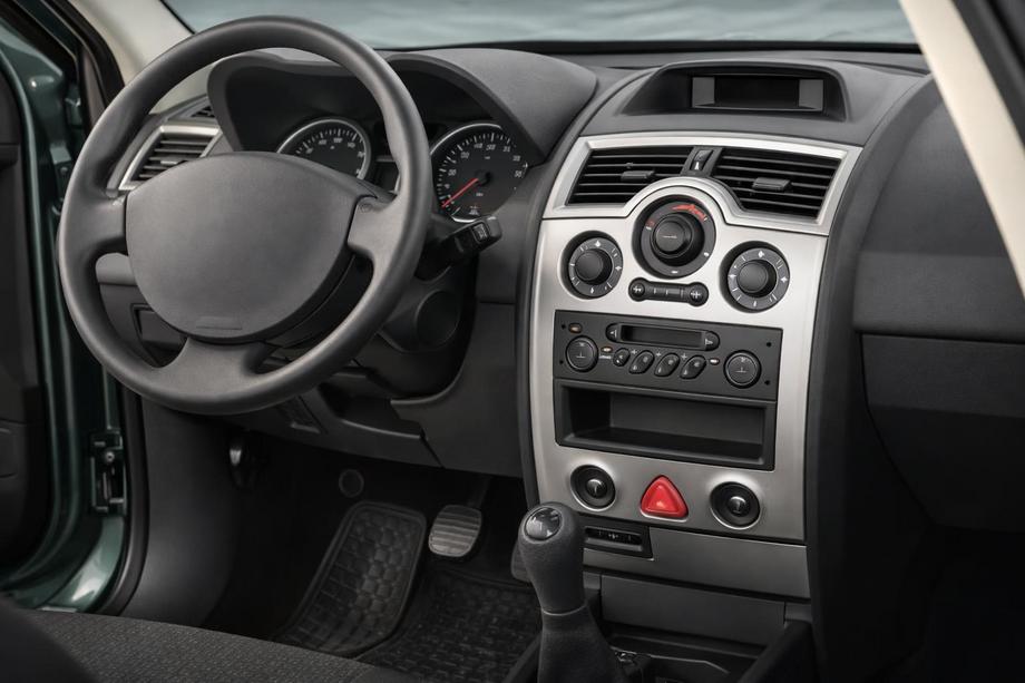 Renault Megane II 2004–2009 Okrasne obloge armaturne plošče, komplet 6 kosov (Meric, Turčija) Image