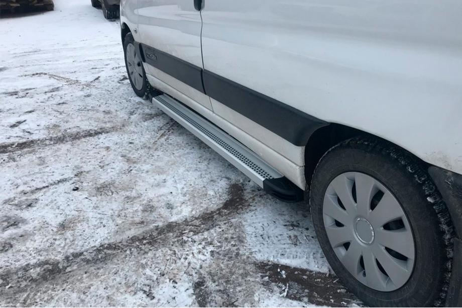 Peugeot Partner 1996–2008 Bočne stopnice Maya V2 (2 kosa, aluminij) Image