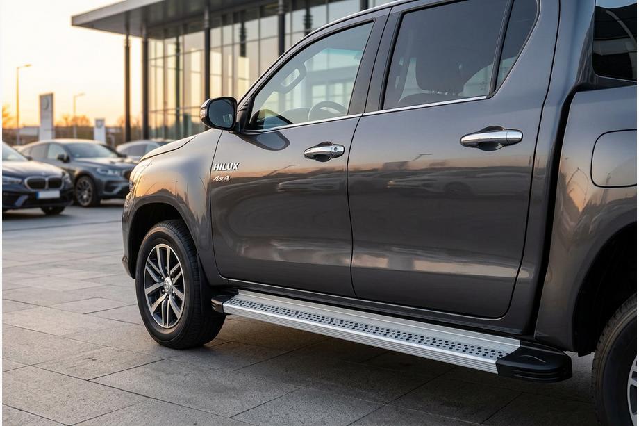 Toyota Hilux 2015– Bočne stopnice Maya V2 (2 kosa, aluminij) Image