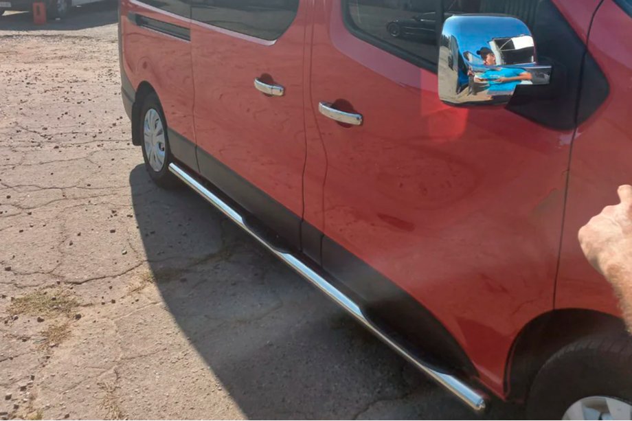 Renault Trafic 2001–2015 Bočne cevi BB002 (2 kosa, inox) 70 mm, kratka medosna razdalja Fotografija 6
