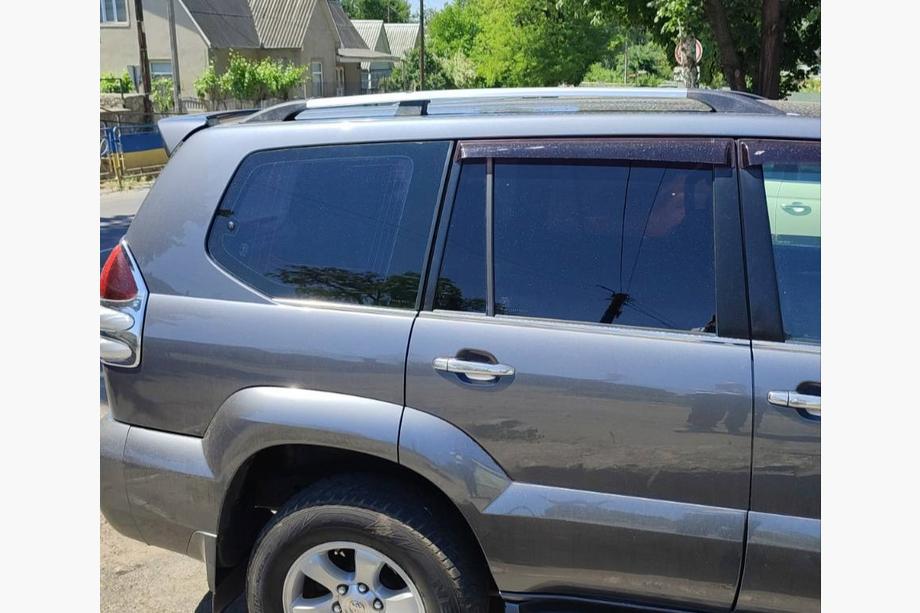 Toyota Land Cruiser Prado 120 2002–2009 Kromirane turške strešne sani Plastične pritrdilne noge Image