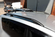 Toyota Rav 4 2006–2013 Črne turške strešne sani Kratka medosna razdalja, plastične nogice fotografija 3