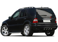 Mercedes ML W163 1997–2005 Okrasna letev nad registrsko tablico (inox) Kromirana plastika fotografija 2