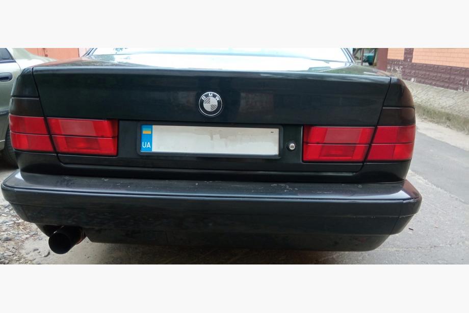 BMW serija 5 E34 1988–1995 Karbonski emblem, Turčija (82 mm) Fotografija 4