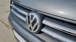 Volkswagen Caddy 2015–2020 Okrasne obloge za masko (2 kosa, nerjavno jeklo) OmsaLine - italijansko nerjavno jeklo fotografija 1