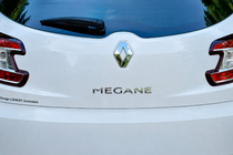 Renault Megane III 2009–2016 Napis Megane 908897337R (270 mm x 25 mm) fotografija 1