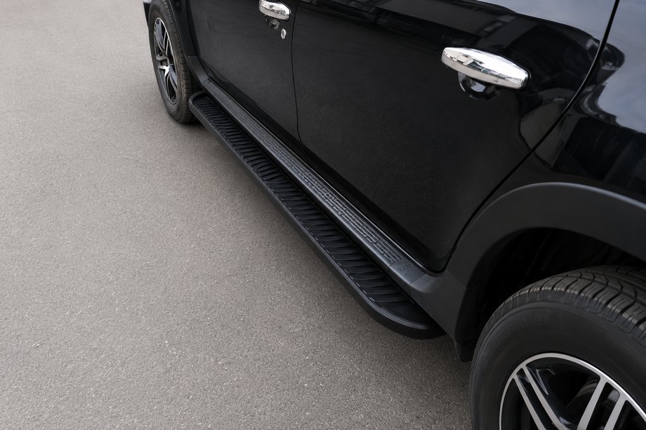 Dacia Duster 2008–2018 Stranske stopnice Tayga V1 Black (2 kosa, aluminij) Image