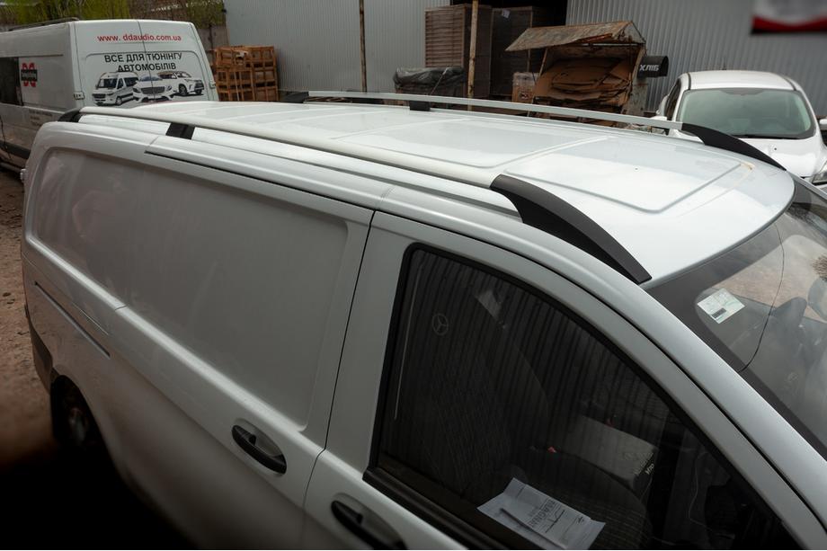 Mercedes Vito/V-razred W447 2014– Strešne sani ELITE krom (plastična noga) Kratka medosna razdalja (Short, Compact) Image