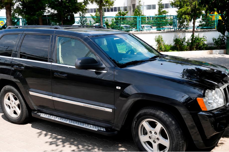 Jeep Grand Cherokee WK 2004–2010 Stranske stopnice Allmond Grey (2 kosa, aluminij) Image