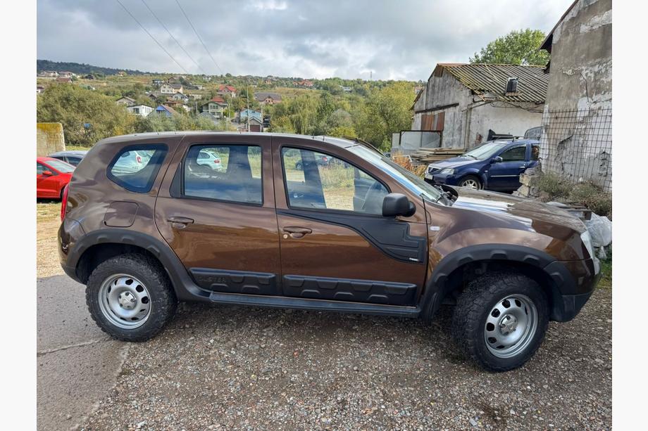 Dacia Duster 2008–2018 Zaščitne letve za vrata z izboklinami (4 kosi, plastične) Image