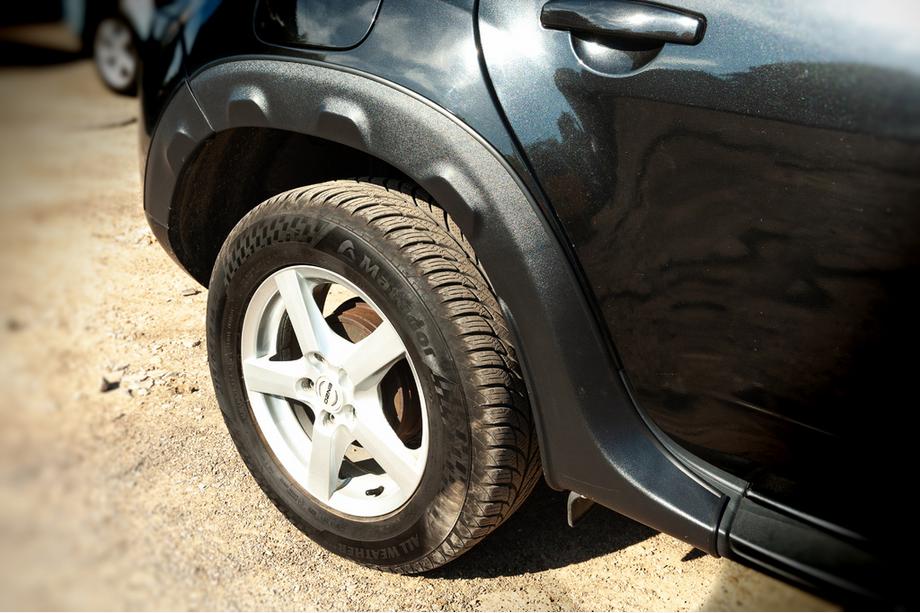 Dacia Duster 2008–2018 Obrobe kolotekov z izboklinami (8 kos, plastika) Image