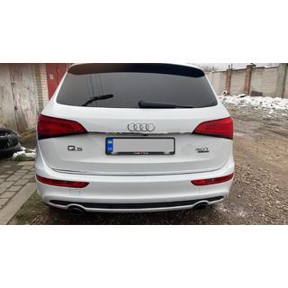 Kromirana letvica nad registrsko tablico (nerjaveče jeklo) Audi Q5 2008–2017 fotografija 2