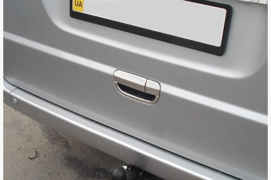Mercedes Viano 2004–2014 Inox obloga kljuke zadnjih vrat OmsaLine - italijansko nerjavno jeklo Fotografija 2