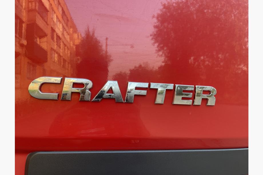 Volkswagen Crafter 2006–2016 Napis Crafter (poševna pisava) Image