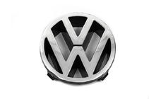 Volkswagen Polo 1994–2001 Sprednji emblem fotografija 2
