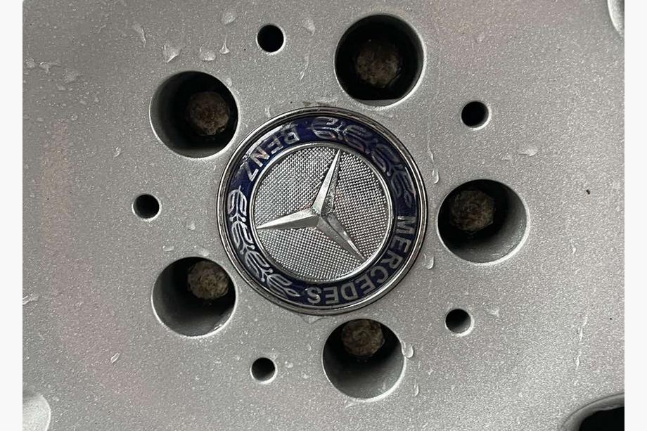 Mercedes-Benz Sredinske kapice platišč 71/75 mm brez obročka (4 kos, modre V2) Image