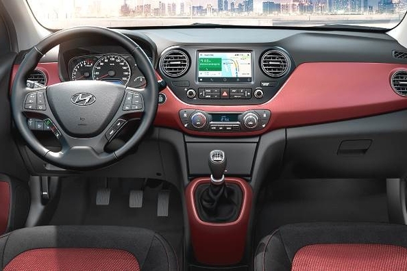 Pregled kompaktnega kombilimuzinskega Hyundai i10