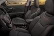 Pregled crossoverja Jeep Compass serije Trailhawk fotografija 4