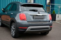 Fiat 500X 2014–2024 Nerjaveča zaščitna letvica roba prtljažnika fotografija 2