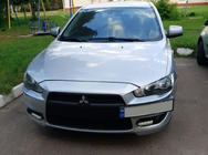 Mitsubishi Lancer X 2008– Nosilec registrske tablice (plastika) Mat črna fotografija 3