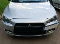 Mitsubishi Lancer X 2008– Nosilec registrske tablice (plastika) Mat črna fotografija 4