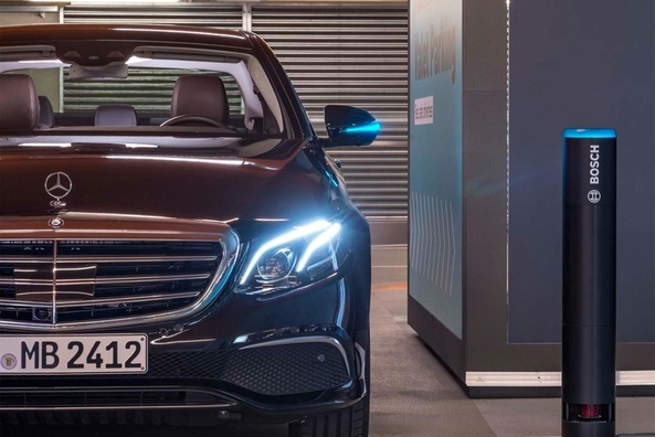 Mercedes-Benz je razvil avtonomni sistem parkiranja