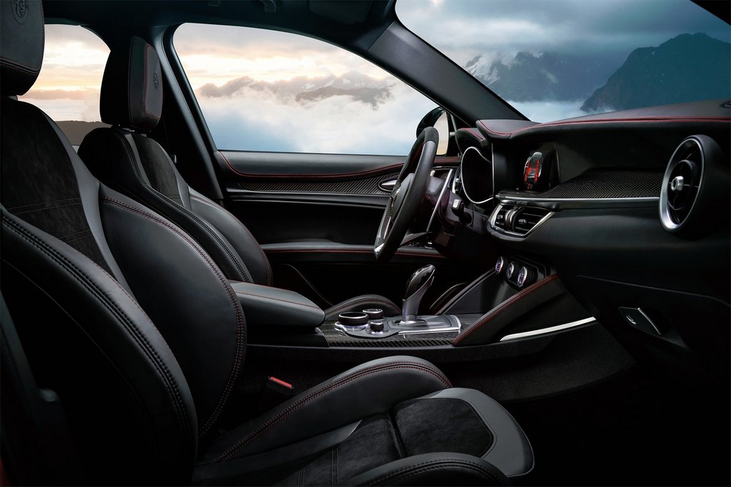 Prvi pregled crossoverja Alfa Romeo Stelvio