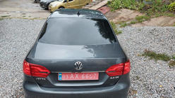 Volkswagen Jetta 2011–2018 Letvica nad registrsko tablico OmsaLine (nerjavno jeklo) fotografija 3