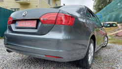 Volkswagen Jetta 2011–2018 Letvica nad registrsko tablico OmsaLine (nerjavno jeklo) fotografija 2