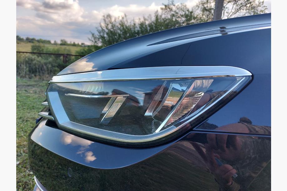 Volkswagen Passat B8 2015–2023 Okrasni pokrovi za žaromete in letev (3 kosi, inox) Fotografija 6