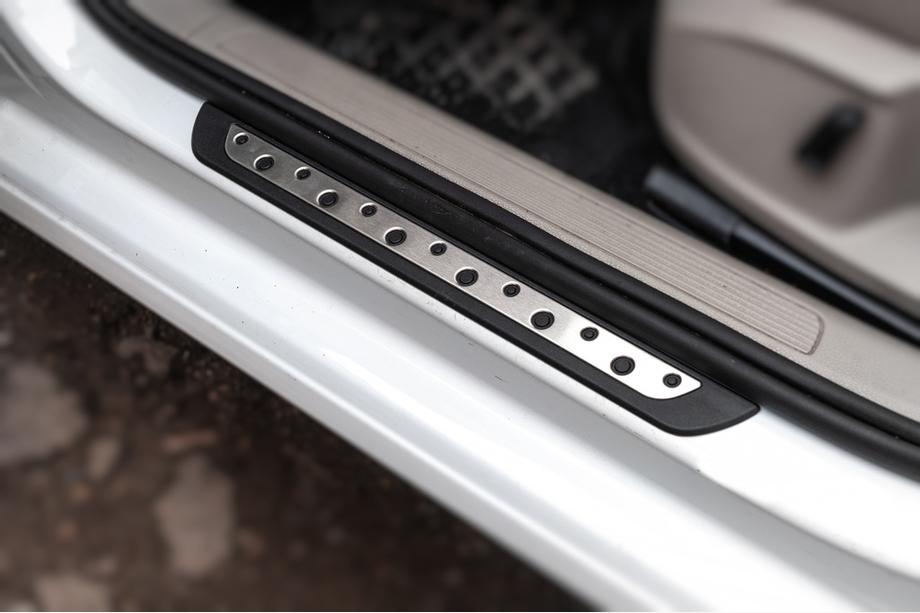 Volkswagen Golf 7/E-Golf 2012–2020 Obloge pragov Flexill Dotline (4 kosi, inox) Fotografija 1