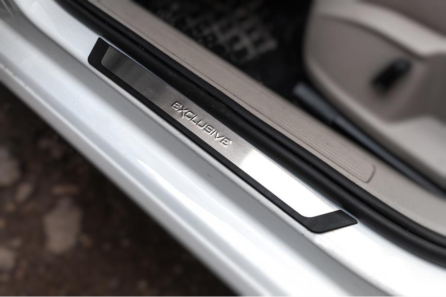 Volkswagen Golf 7/E-Golf 2012–2020 Vstopne letve Flexill Exclusive (4 kosi, inox) Fotografija 1