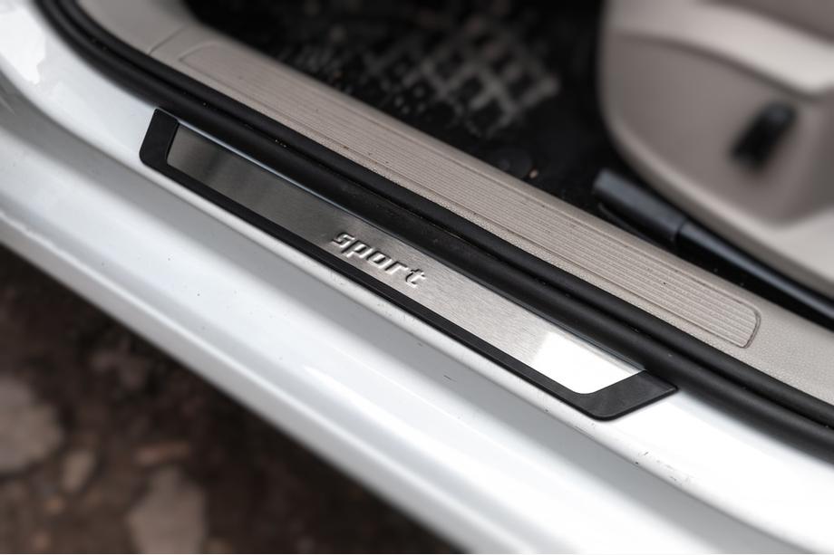 Volkswagen Golf 7/E-Golf 2012–2020 Zaščitne letve pragov Flexill Sport (4 kosi, nerjaveče jeklo) Fotografija 1