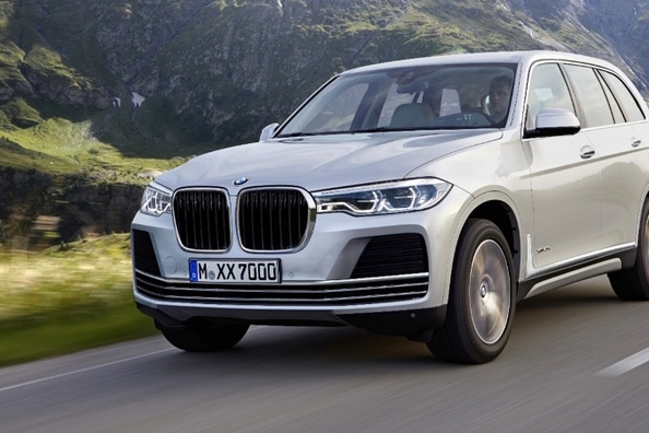 Paradni križanec BMW X7 bodo predstavili jeseni
