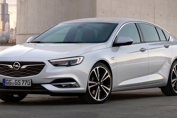 Pregled novega liftbacka Opel Insignia