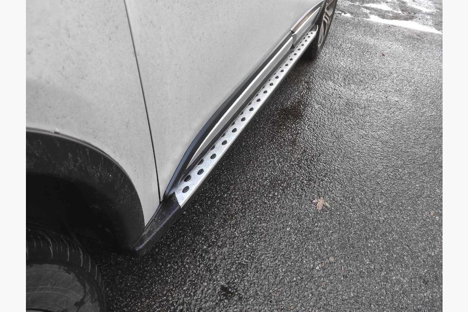 Mitsubishi Outlander 2012–2021 Originalni stranski pragovi (2 kosa, aluminij) Image